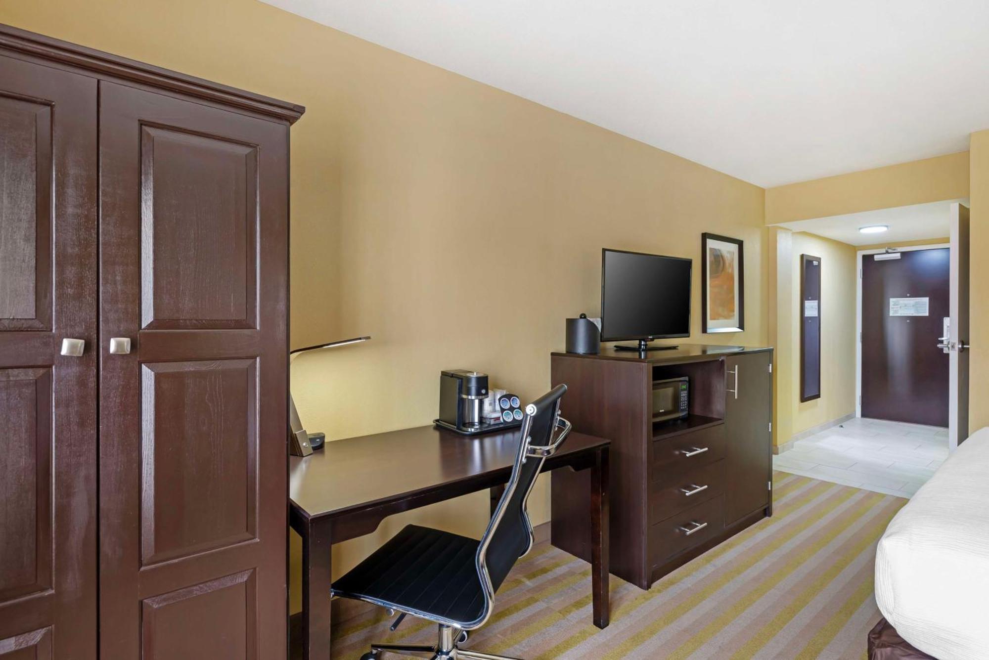 Best Western Plus Thornburg Inn & Suites Exterior foto